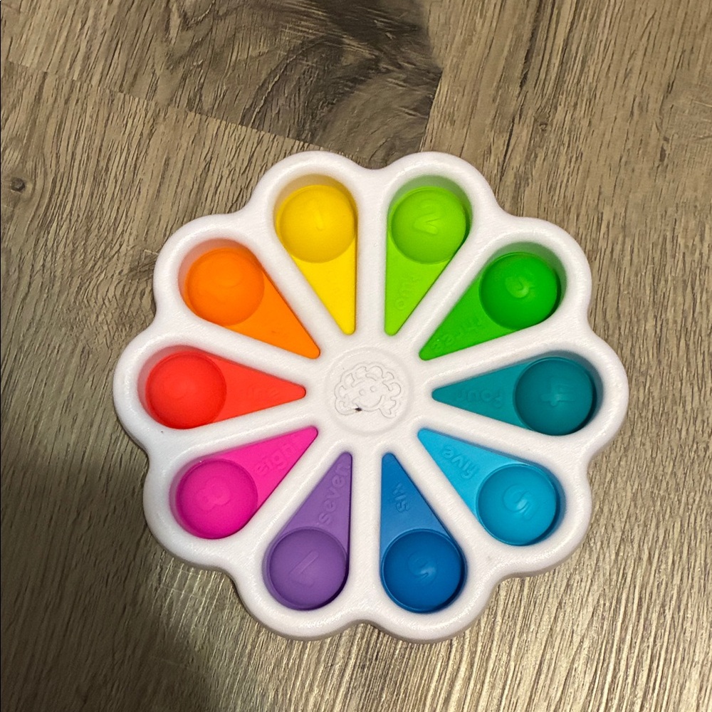 Fat Brain Toys Popper learning numbers and colours. English and French